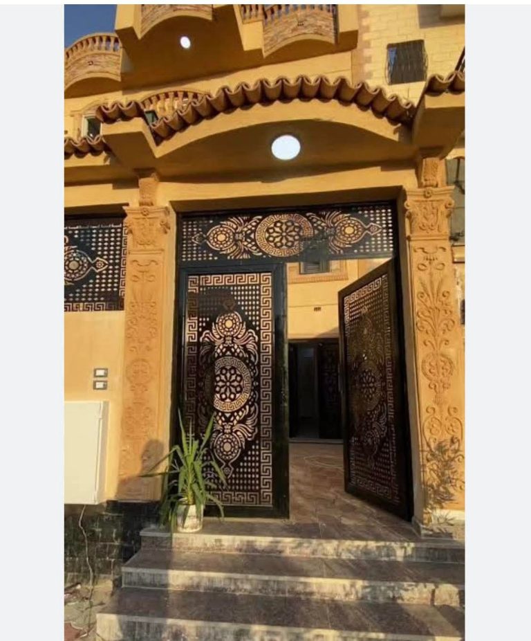 فيلا ف شارع ميشو ماركت ف الحي الاول بالمنيا الجديدة