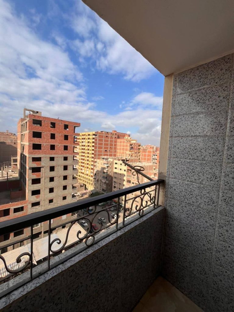 شقةللبيع ع شارع الاربعين الرئيسي خلف حديقةبدر جسر السويس