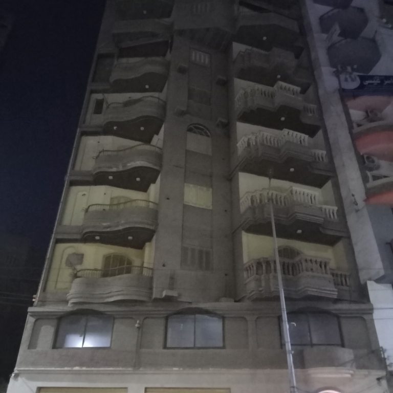 عماره للبيع امام كوبرى الشون شارع 20 متر كهربه المحلة
